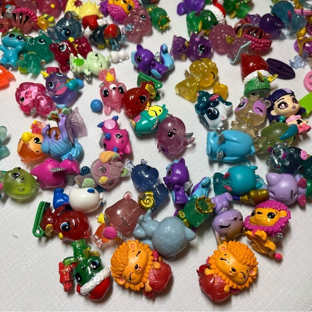 Huge Hatchimals Lot. Accessories. Beds. Storage. - Picture 8 of 9